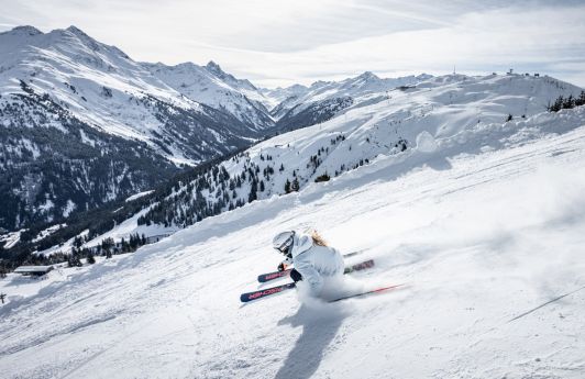 Kako možemo još bolje uživat u skijaškim zavojima?